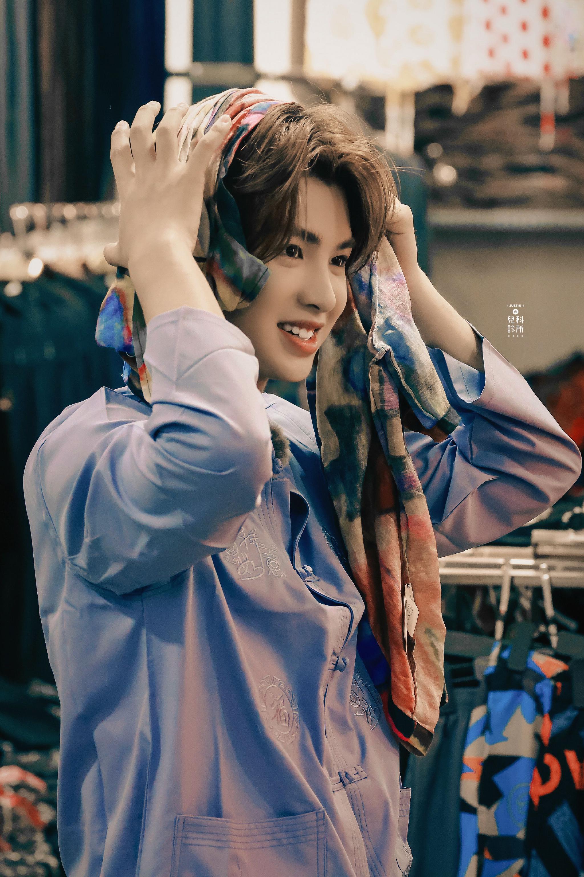 黄明昊全力以赴的行动派饭拍 不同风格同样帅气……|黄明昊|锦鲤|附体