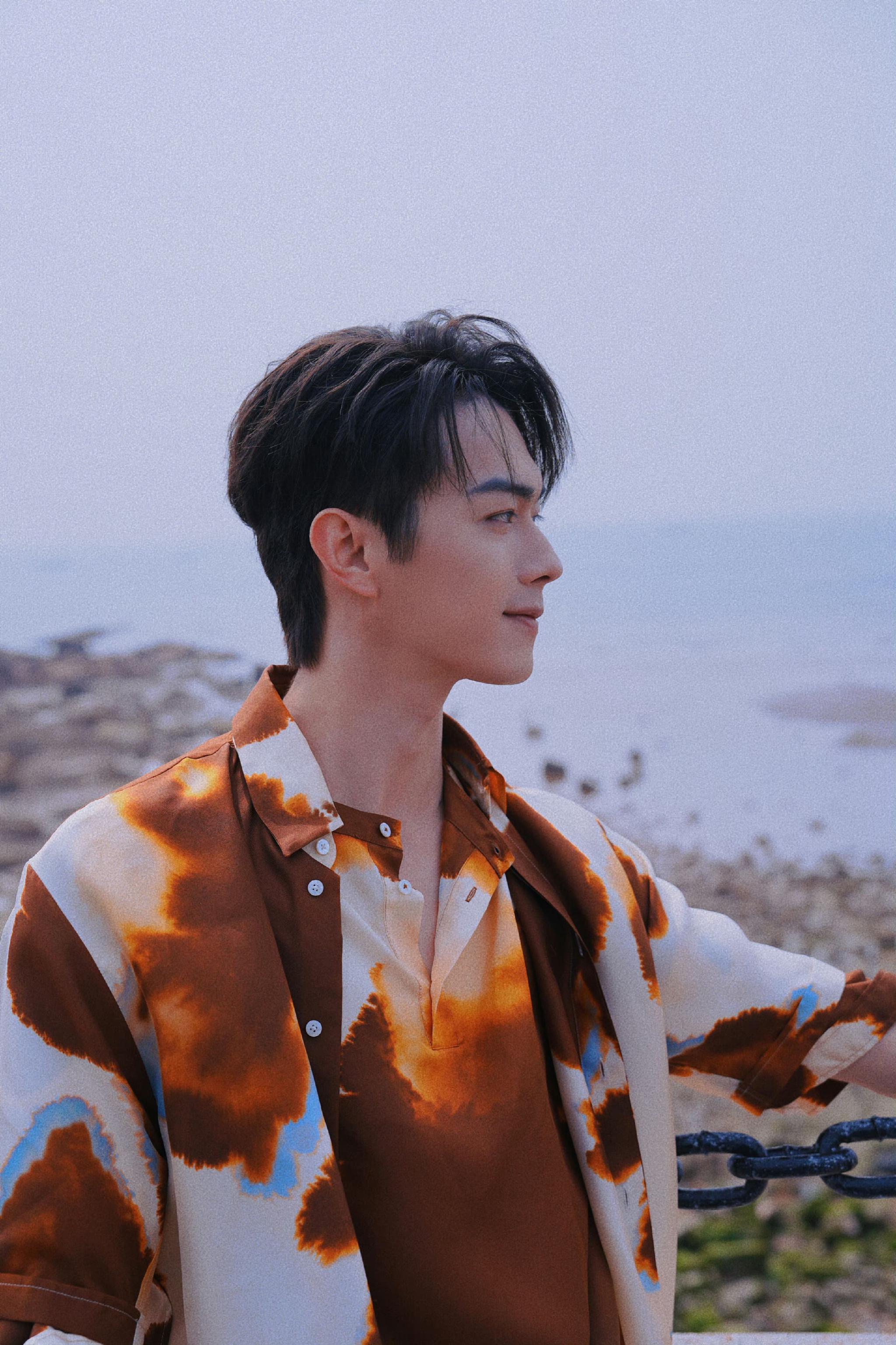 许凯海街记录来啦!氛围感拉满,侧颜yyds_高清图集_新浪网