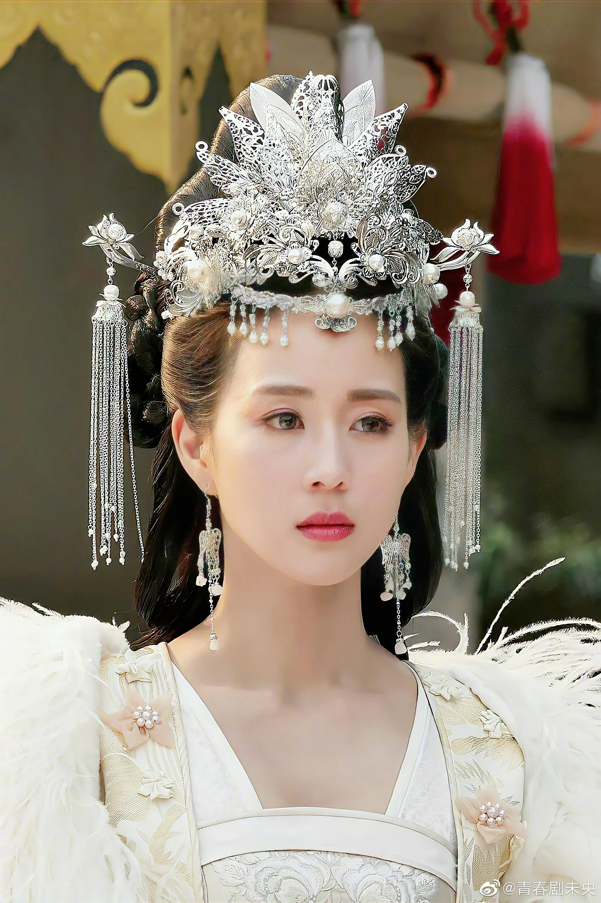 黄薇的创新型风格真的好明显这一看就是她做的造型