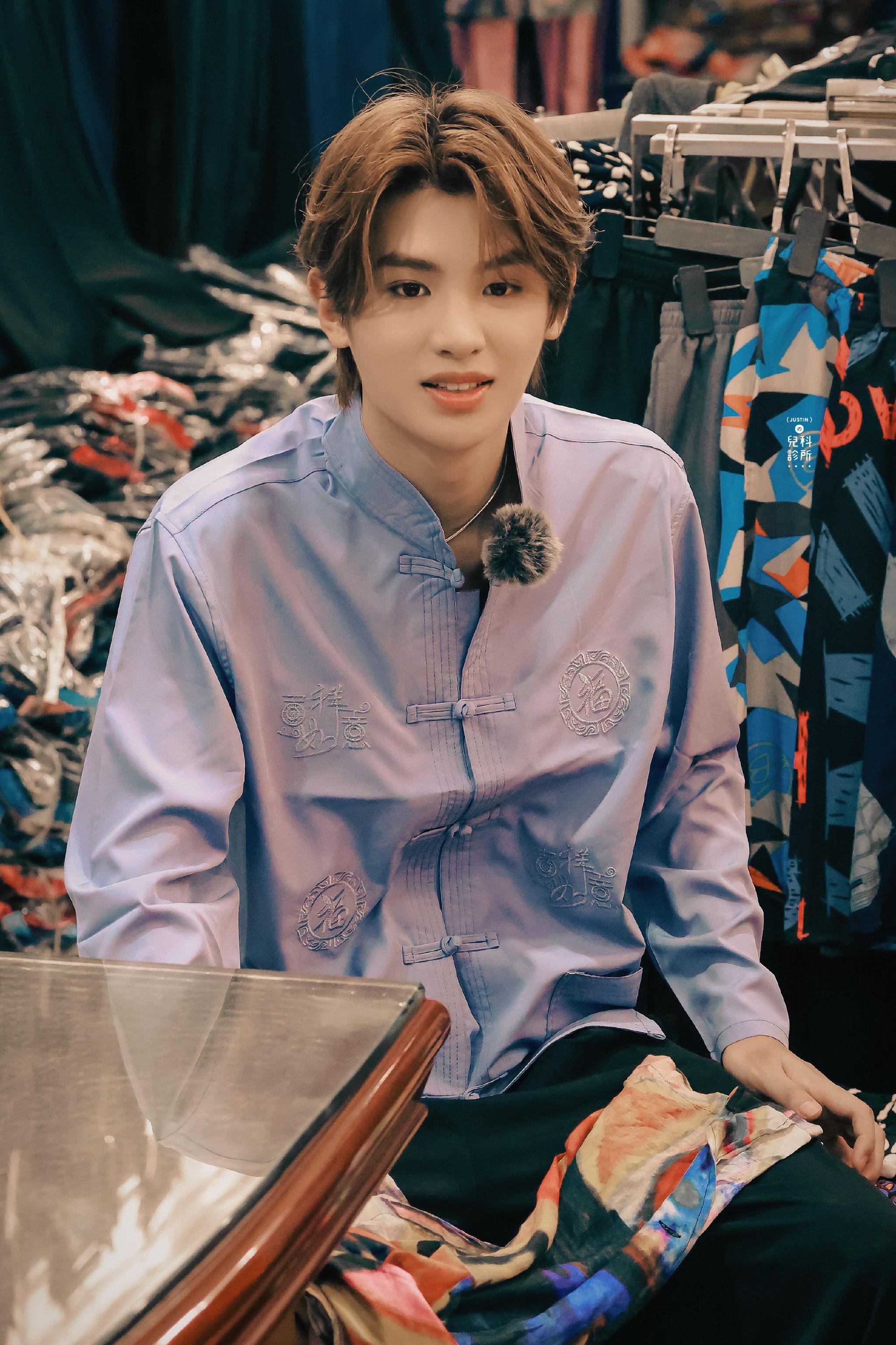 黄明昊全力以赴的行动派饭拍 不同风格同样帅气……|黄明昊|锦鲤|附体