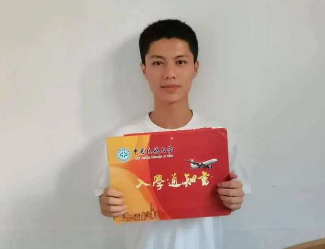 男生收到2.7公斤的录取通知书,网友评论,酸味十足休闲区蓝鸢梦想 - Www.slyday.coM 男生收到2.7公斤的录取通知书,网友评论,酸味十足休闲区蓝鸢梦想 - Www.slyday.coM