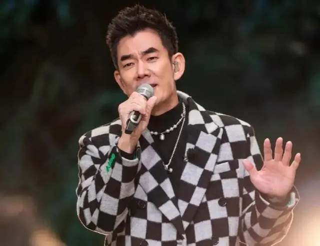 芒果头条丨你永远可以相信小齐哥休闲区蓝鸢梦想 - Www.slyday.coM