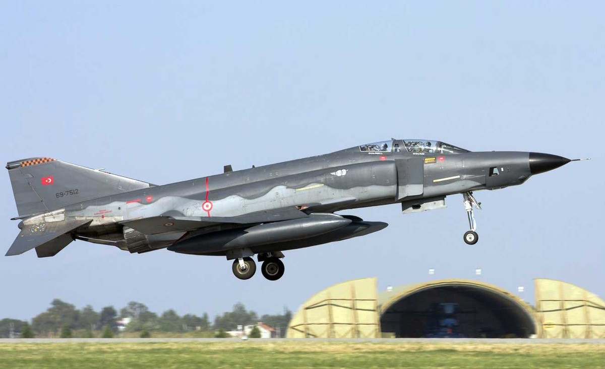 土耳其空军真猛：一次出动60架飞机，同时轰炸两个邻国休闲区蓝鸢梦想 - Www.slyday.coM