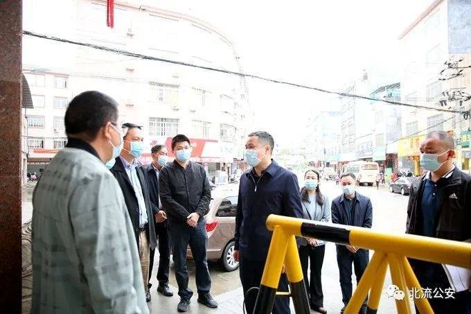 3月29日,市长华海德先后深入北流市六麻镇,大坡外镇调研指导禁毒,反诈