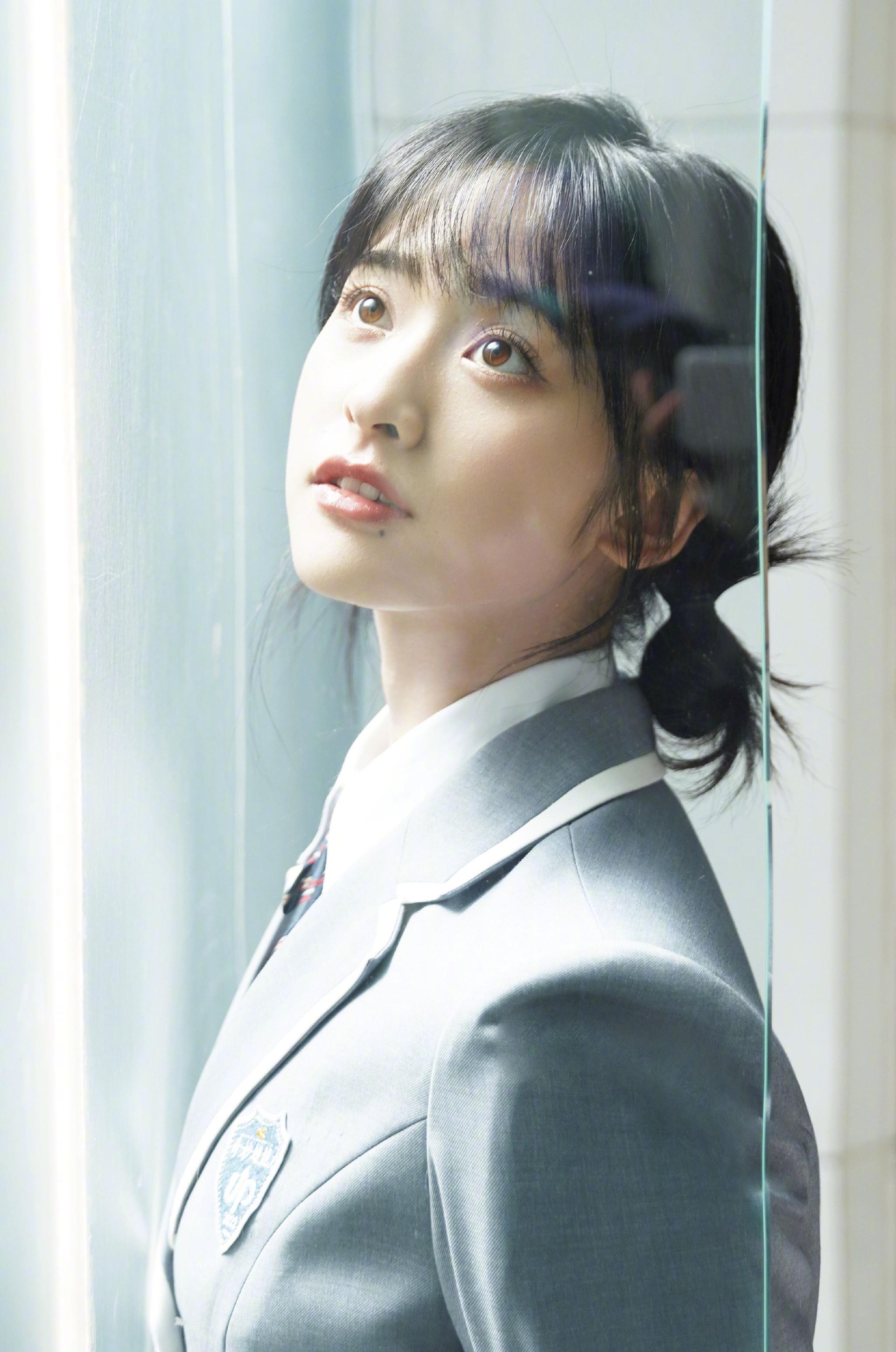 沈月校服大片回到校园时光今天是元气少女沈月哟