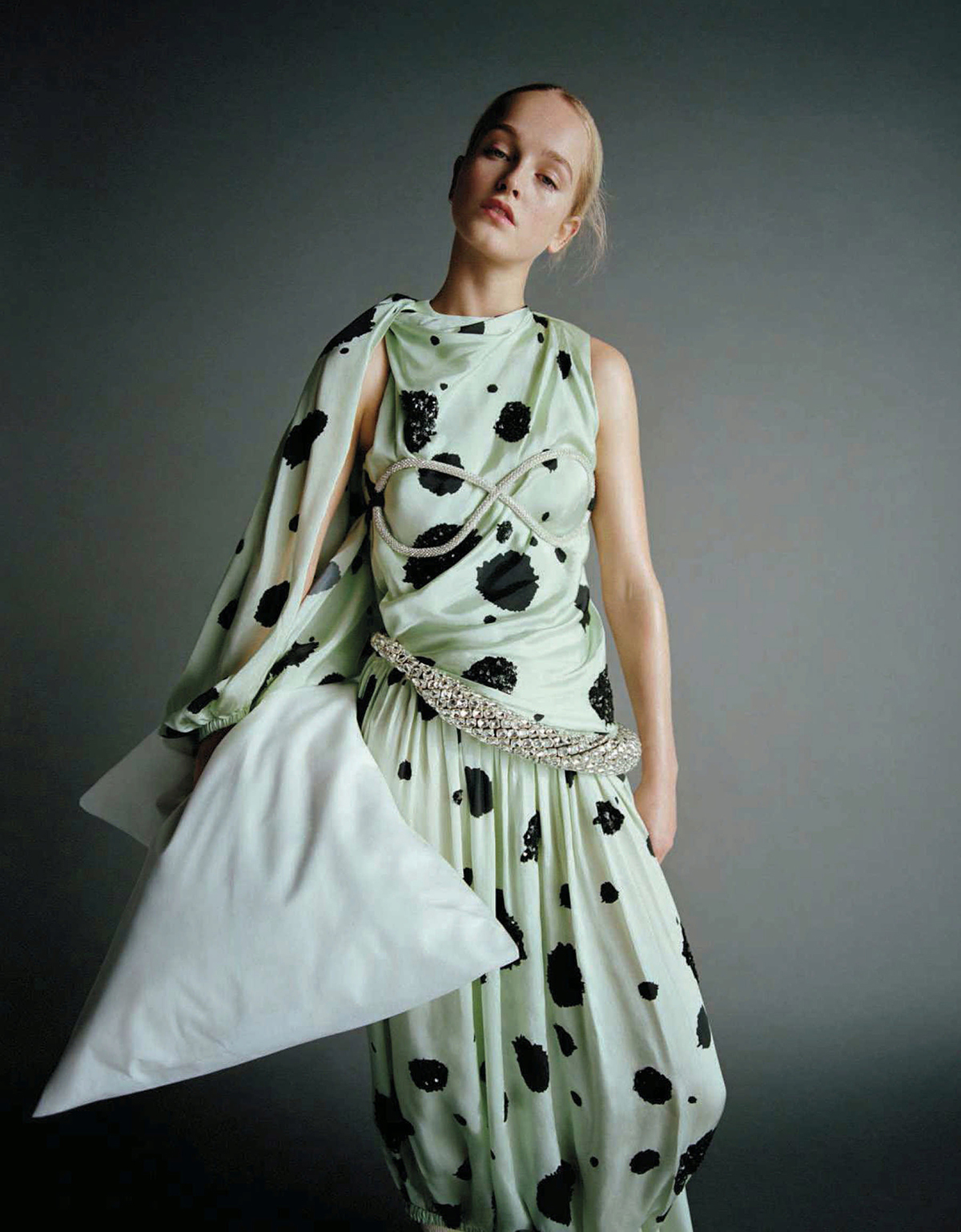 《vogue服饰与美容》2020年4月刊 in the glasshouse 摄影