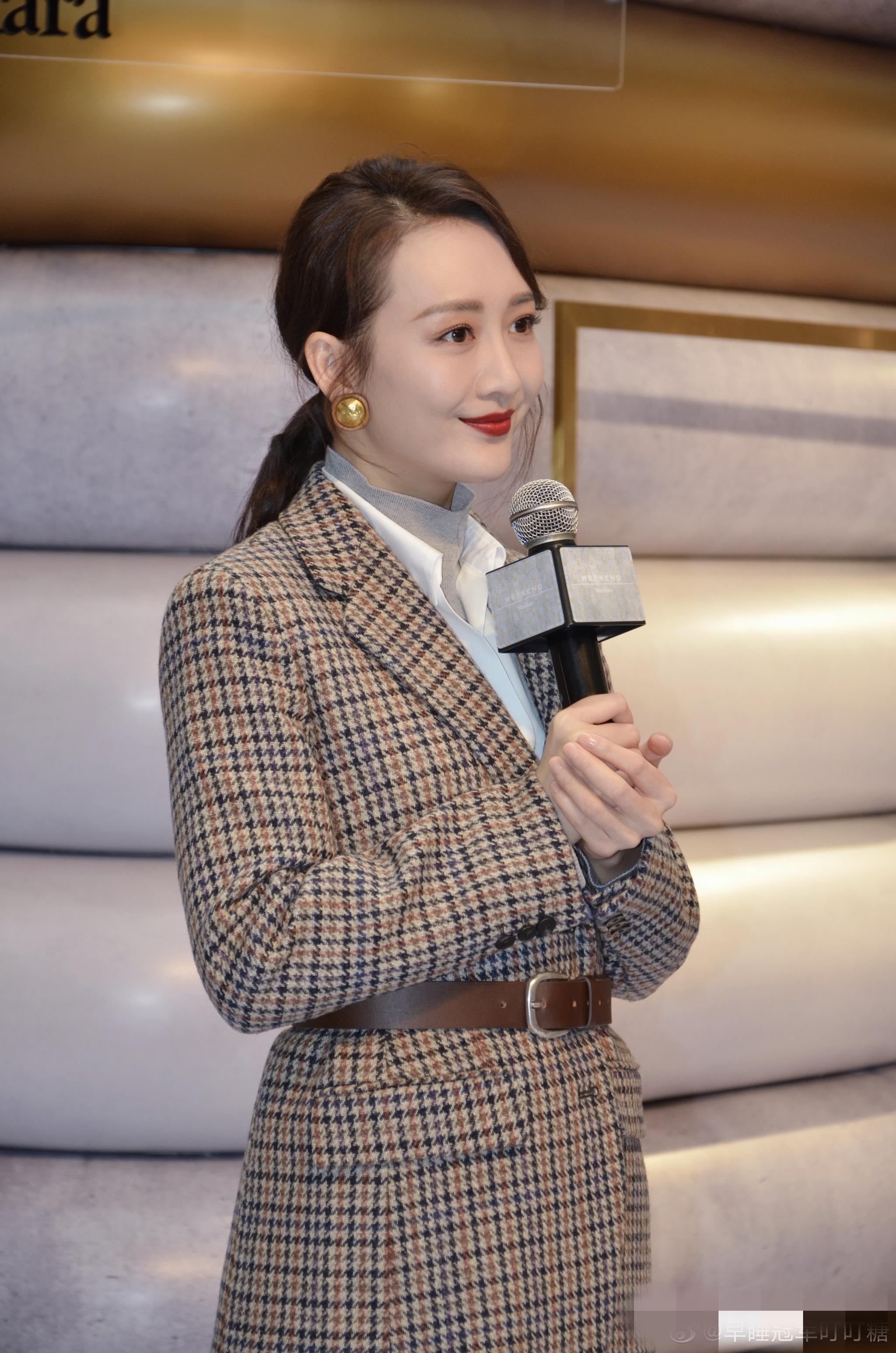 王鸥angel 今日在成都出席系列活动,鸥姐这身猎装英伦风太迷人了