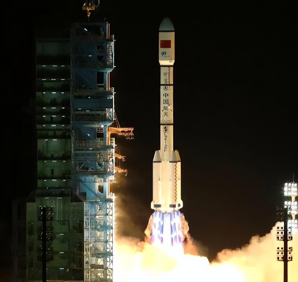 我国发射可重复使用航天器,还是用载人火箭发射的,是什么航天器__财经