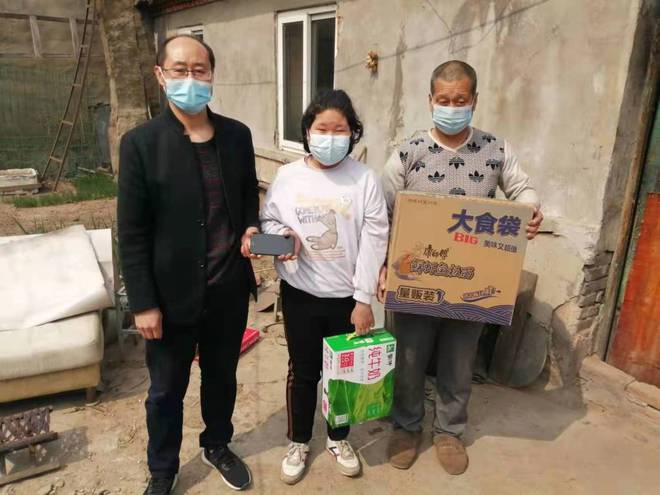 学生上网课不便，学校帮忙办理宽带送上设备休闲区蓝鸢梦想 - Www.slyday.coM