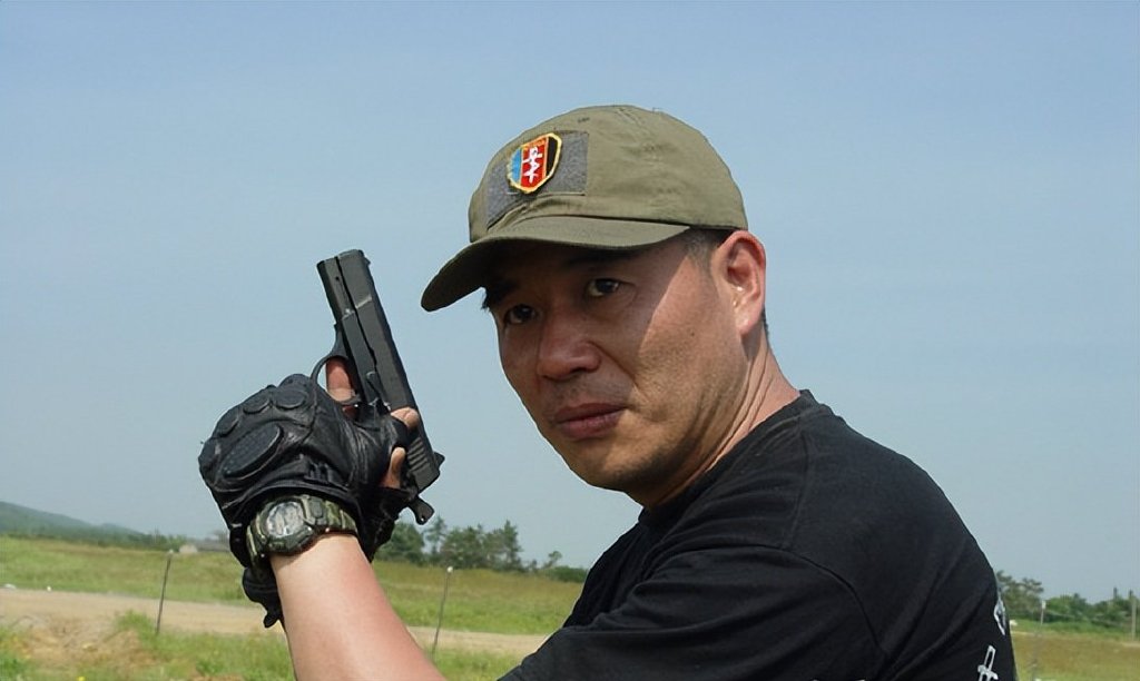 周惠林,55岁,国家一级演员