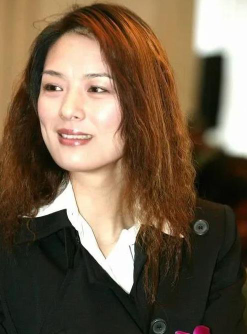 做商人身家上亿拿大奖,这女人太不简单|郎昆|马艳丽|模特_新浪新闻