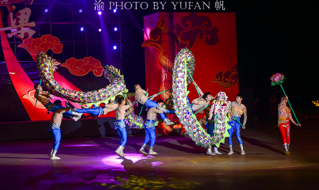 铜梁龙舞雍容华贵,套路精美,动作连贯自然,飘逸灵动,翻江倒海,慑人