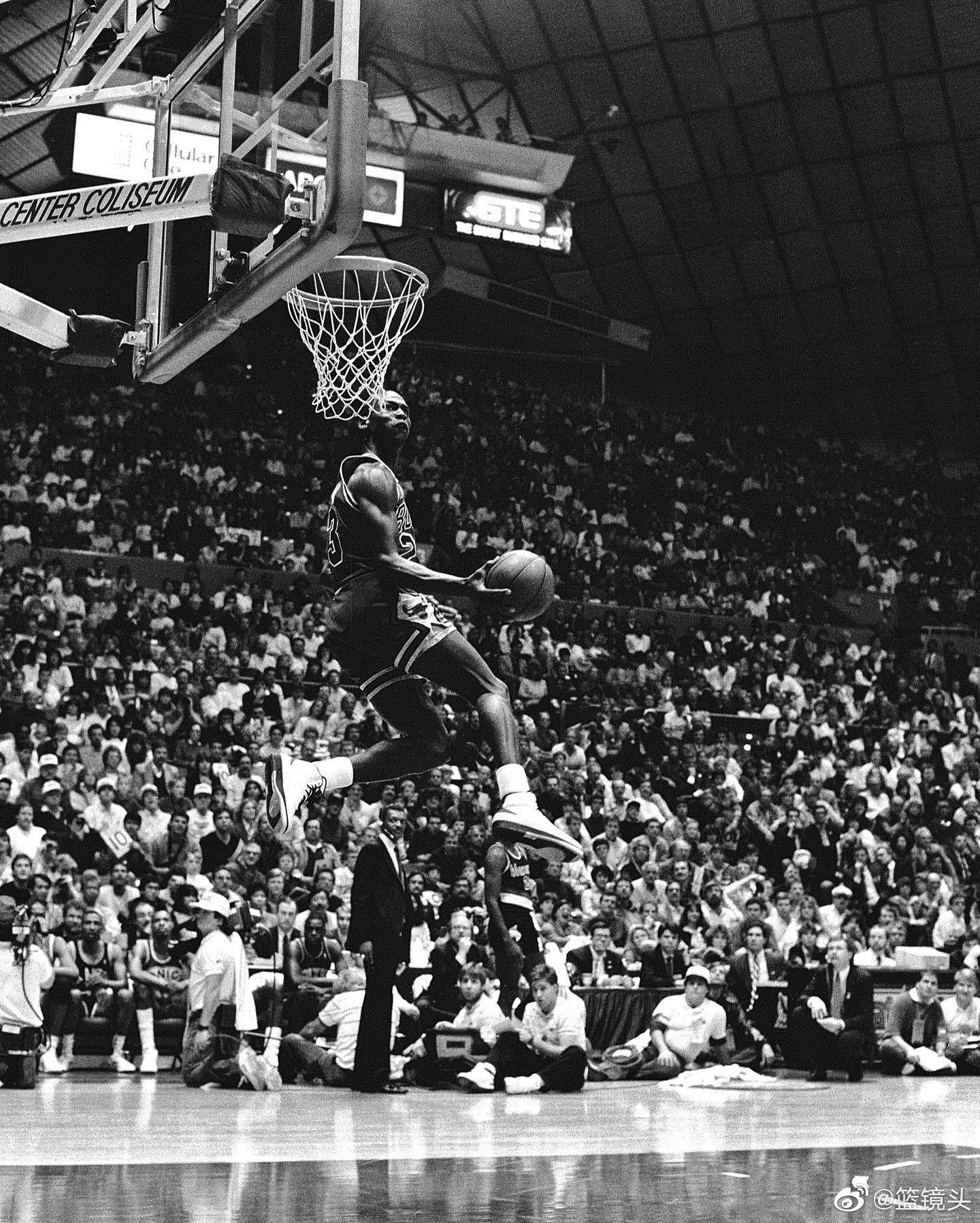 飞人初次加冕扣篮王迈克尔乔丹87年扣篮大赛黑白组照