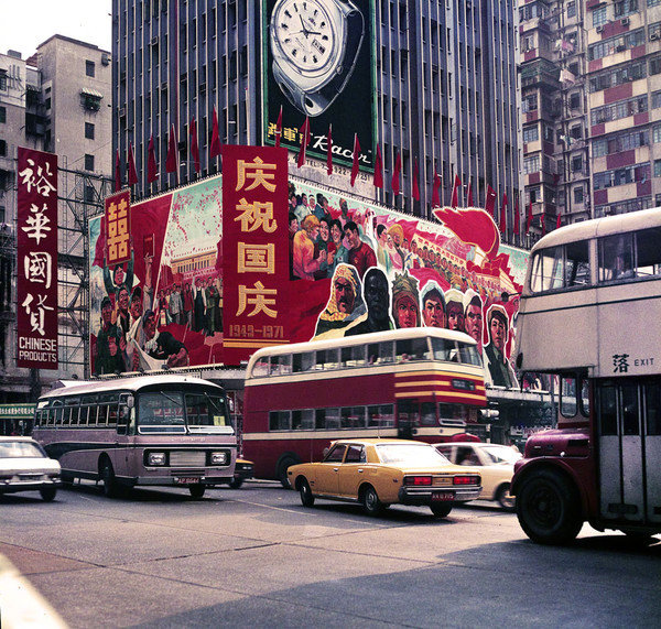1970年代香港的街头霓虹灯文字招牌,沉淀着独特的文化韵味