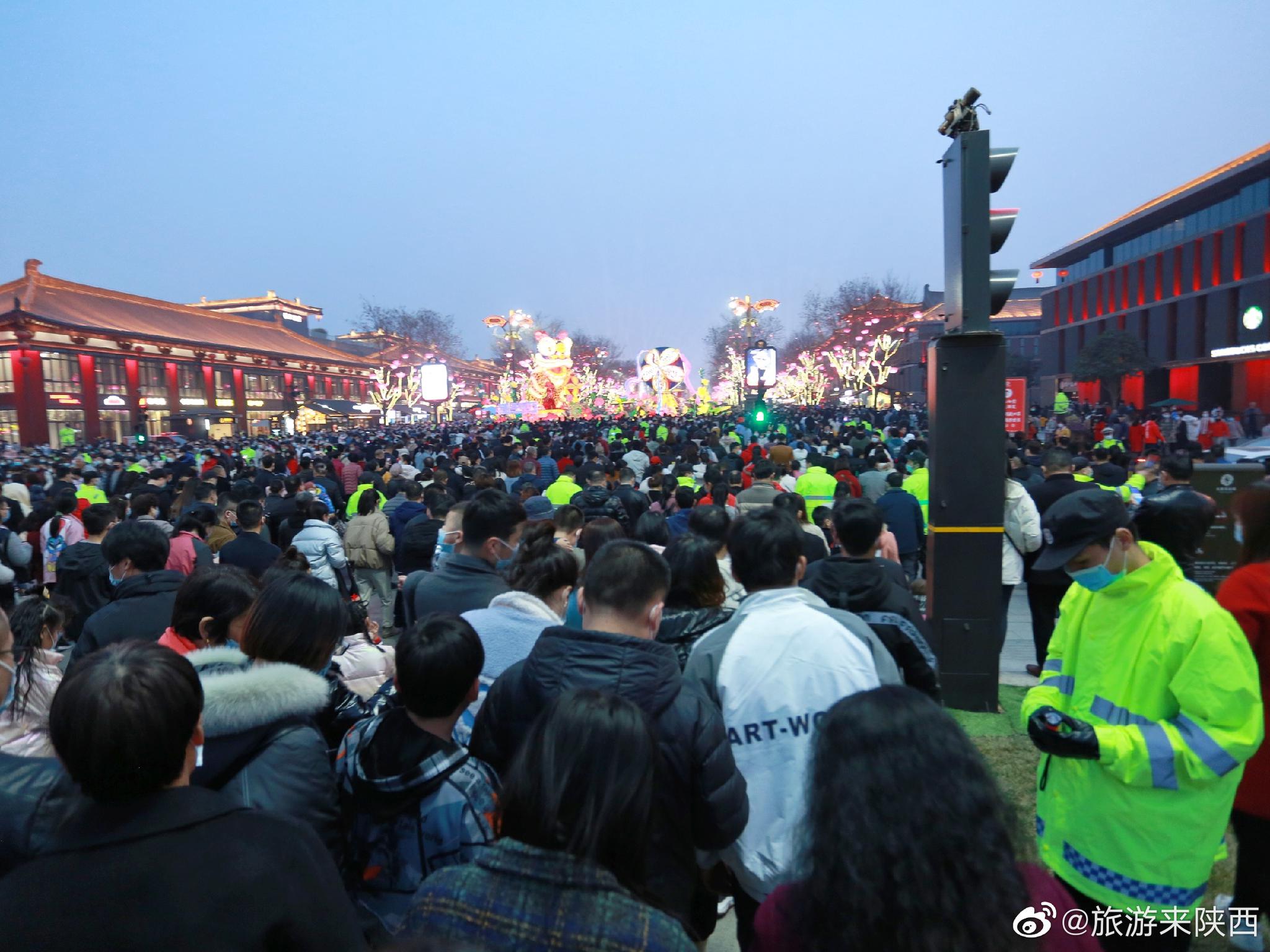 大年初一来西安大唐不夜城看人山人海……_高清图集_新浪网