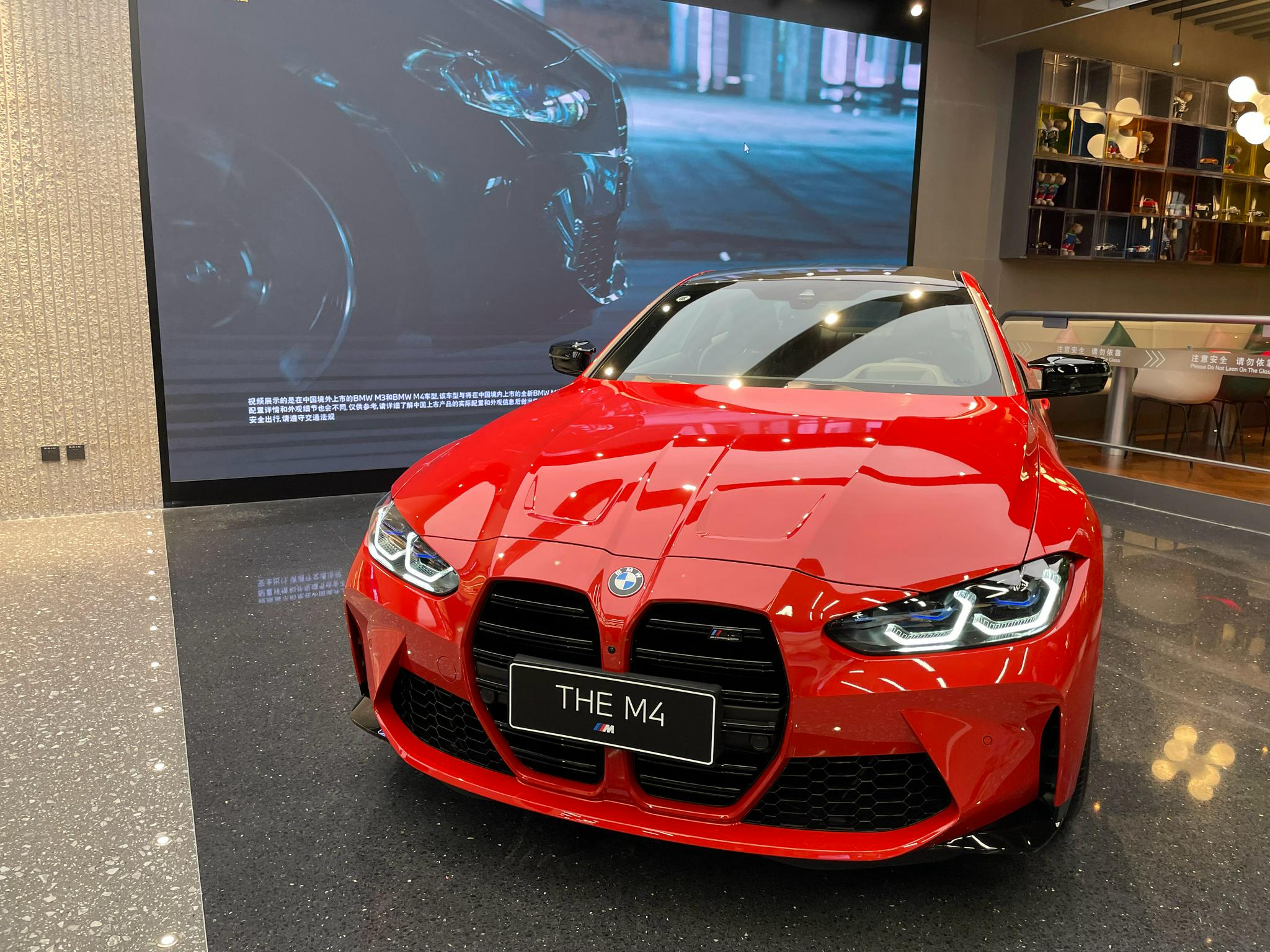 在bmw 的餐厅遇到iqoo 8 Pro 同款熊 财经头条 在bmw 的餐厅遇到iqoo 8 Pro 同款熊 财经头条