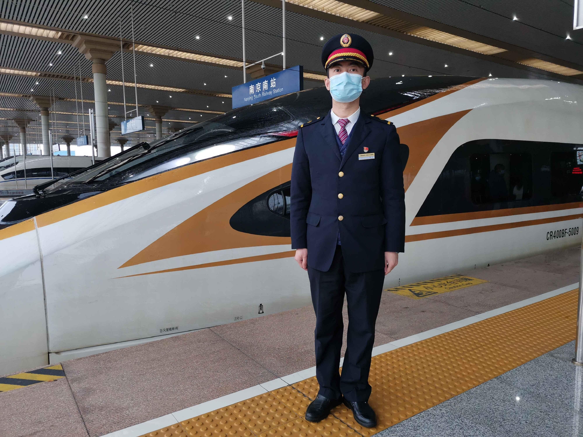 新春走基层丨高铁司机:越来越多"复兴号"奔跑在江苏大地|高铁|司机