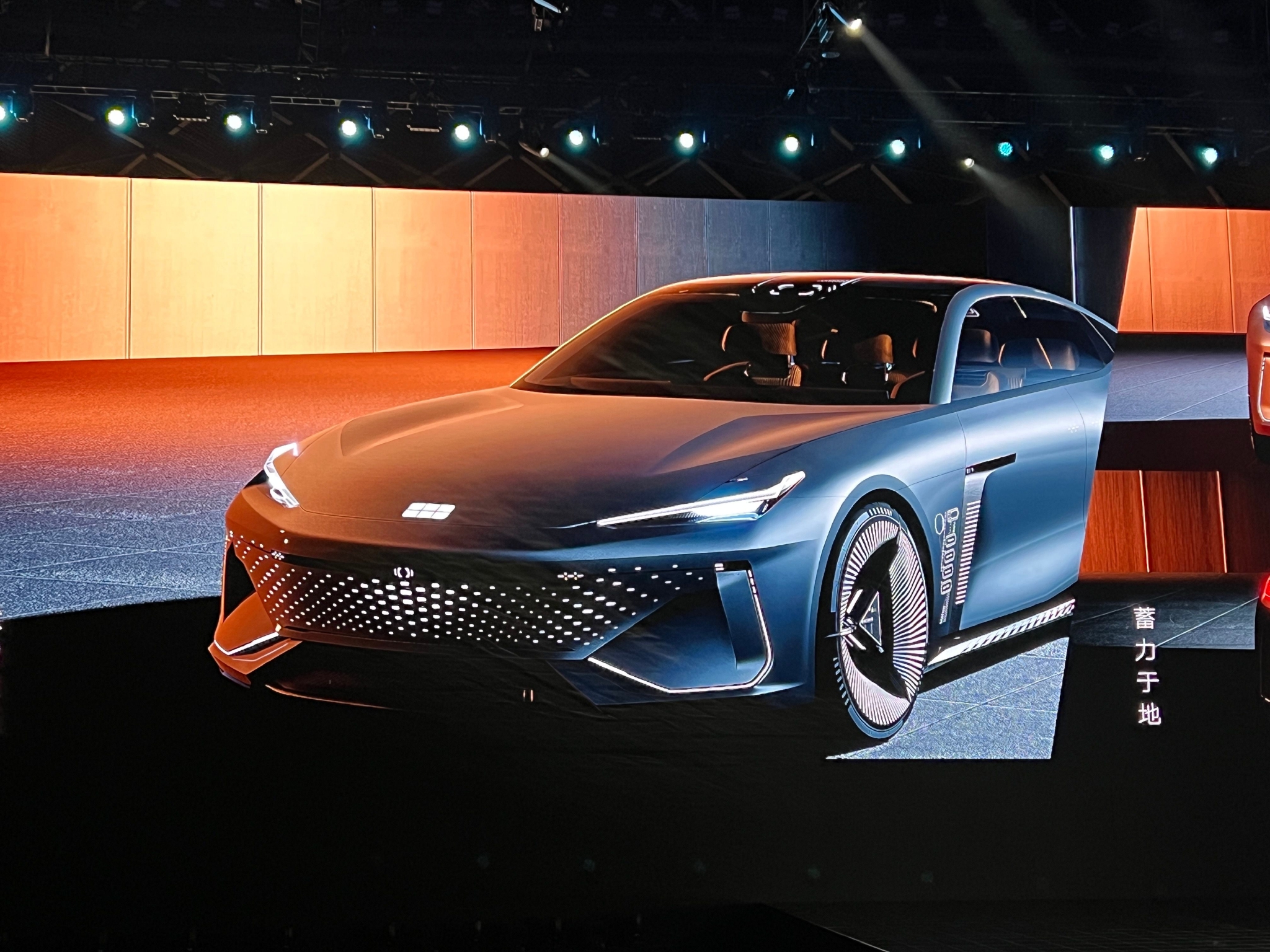 吉利银河汽车发布全新logo发布首款新车定位宽体电动轿跑