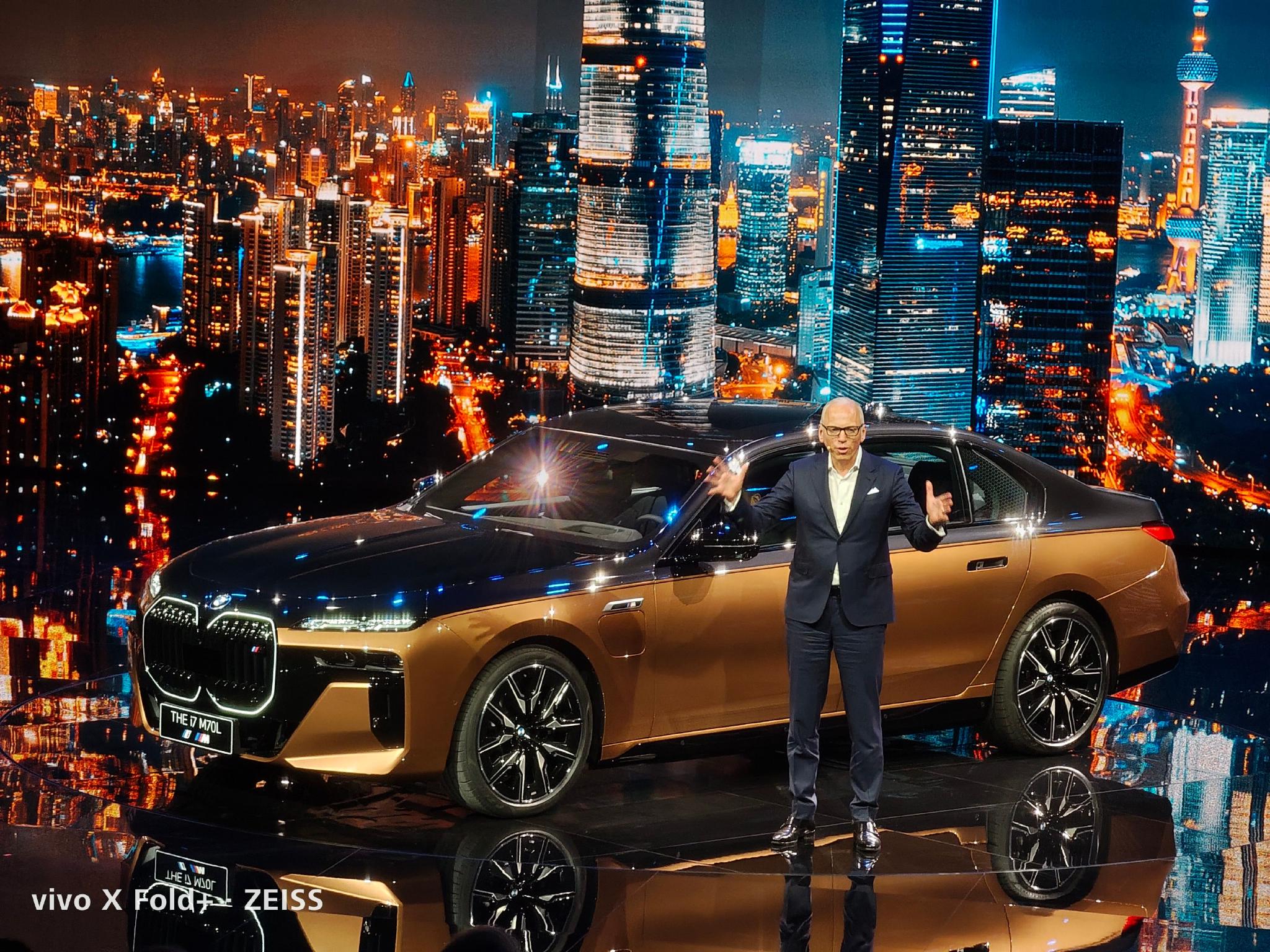 BMW i7 M70 全球首发,宝马最速电动车,3.7秒破百