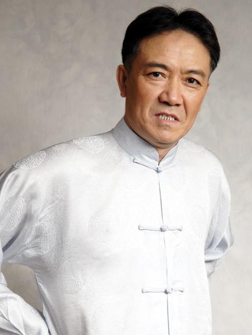 国家一级演员为娶小13岁三婚老婆净身出户给前妻送豪宅豪车