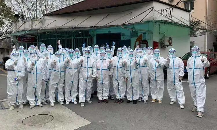 上海这个小区的生日会火了!凌晨,300多人在等蛋糕,我却看哭了休闲区蓝鸢梦想 - Www.slyday.coM 上海这个小区的生日会火了!凌晨,300多人在等蛋糕,我却看哭了休闲区蓝鸢梦想 - Www.slyday.coM