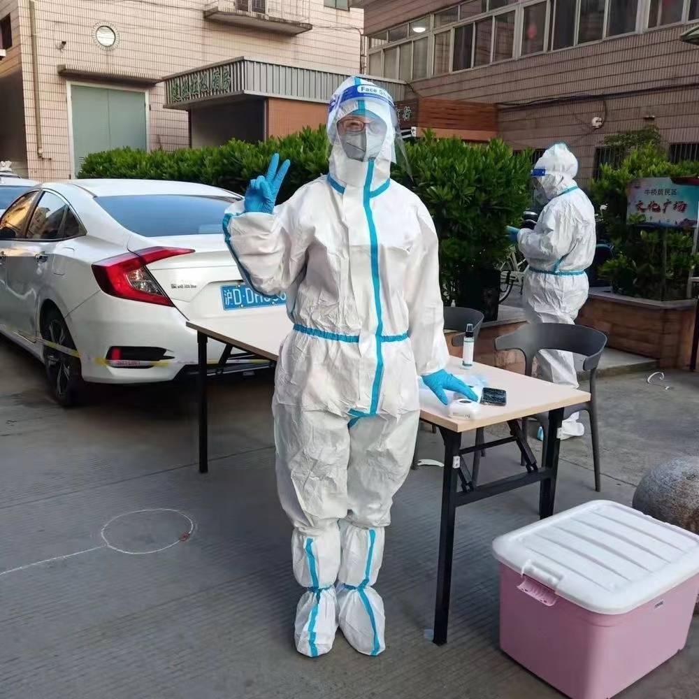 上海疫情下的志愿者和老人：有的免费送菜、有的帮登记核酸信息、有的跑腿挂号买药休闲区蓝鸢梦想 - Www.slyday.coM