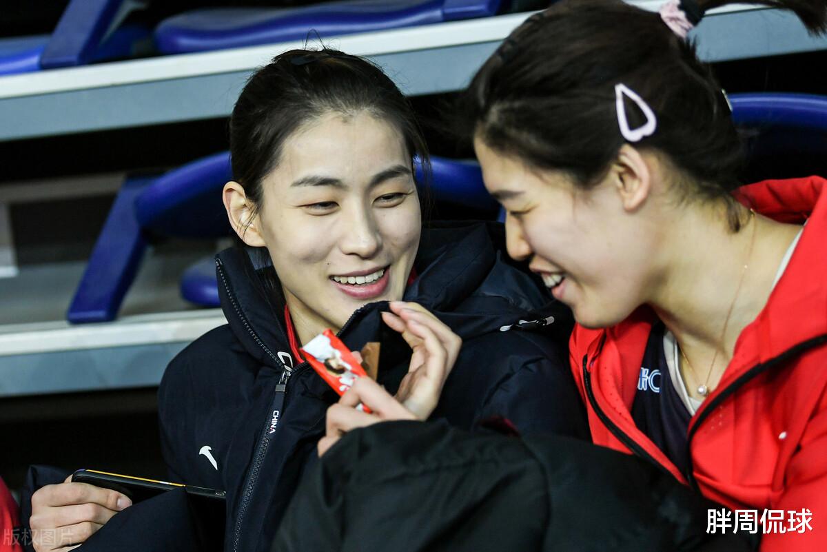 李盈莹首次回应垫脚,中国女排21岁核心自曝差点退役|央视|李盈莹