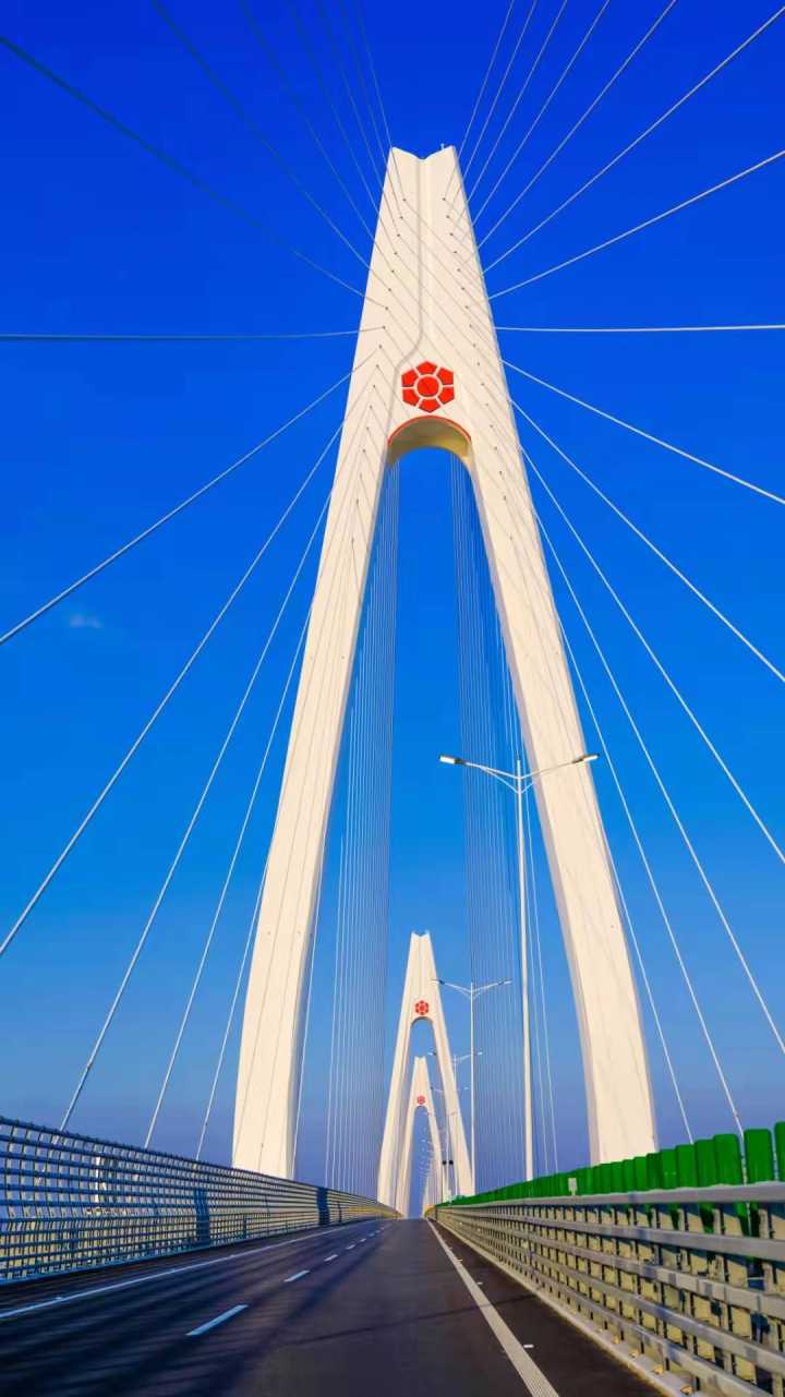 昔日舟楫出行今日天堑变通途舟岱大桥今日通车中国最长连岛高速建成