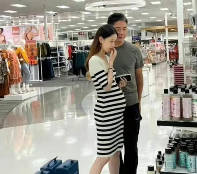 章泽天怀二胎照曝光,已退出大部分公司,与刘强东在美国享受生活休闲区蓝鸢梦想 - Www.slyday.coM 章泽天怀二胎照曝光,已退出大部分公司,与刘强东在美国享受生活休闲区蓝鸢梦想 - Www.slyday.coM