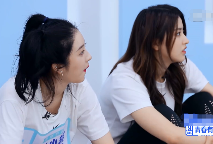 《非日常狂欢》要走一人,虞书欣许佳琪卖力拉票,她却害怕到捂脸