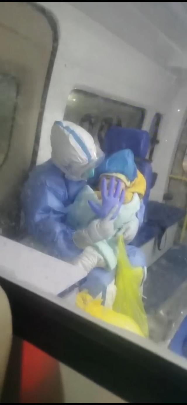 去年：她为抗疫提前给孩子断奶当下：当起确诊患儿的临时妈妈休闲区蓝鸢梦想 - Www.slyday.coM