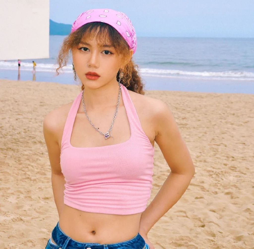 我也不想被钓诶,可是谁能拒绝穿镂空上衣的美式复古辣妹呢?休闲区蓝鸢梦想 - Www.slyday.coM 我也不想被钓诶,可是谁能拒绝穿镂空上衣的美式复古辣妹呢?休闲区蓝鸢梦想 - Www.slyday.coM