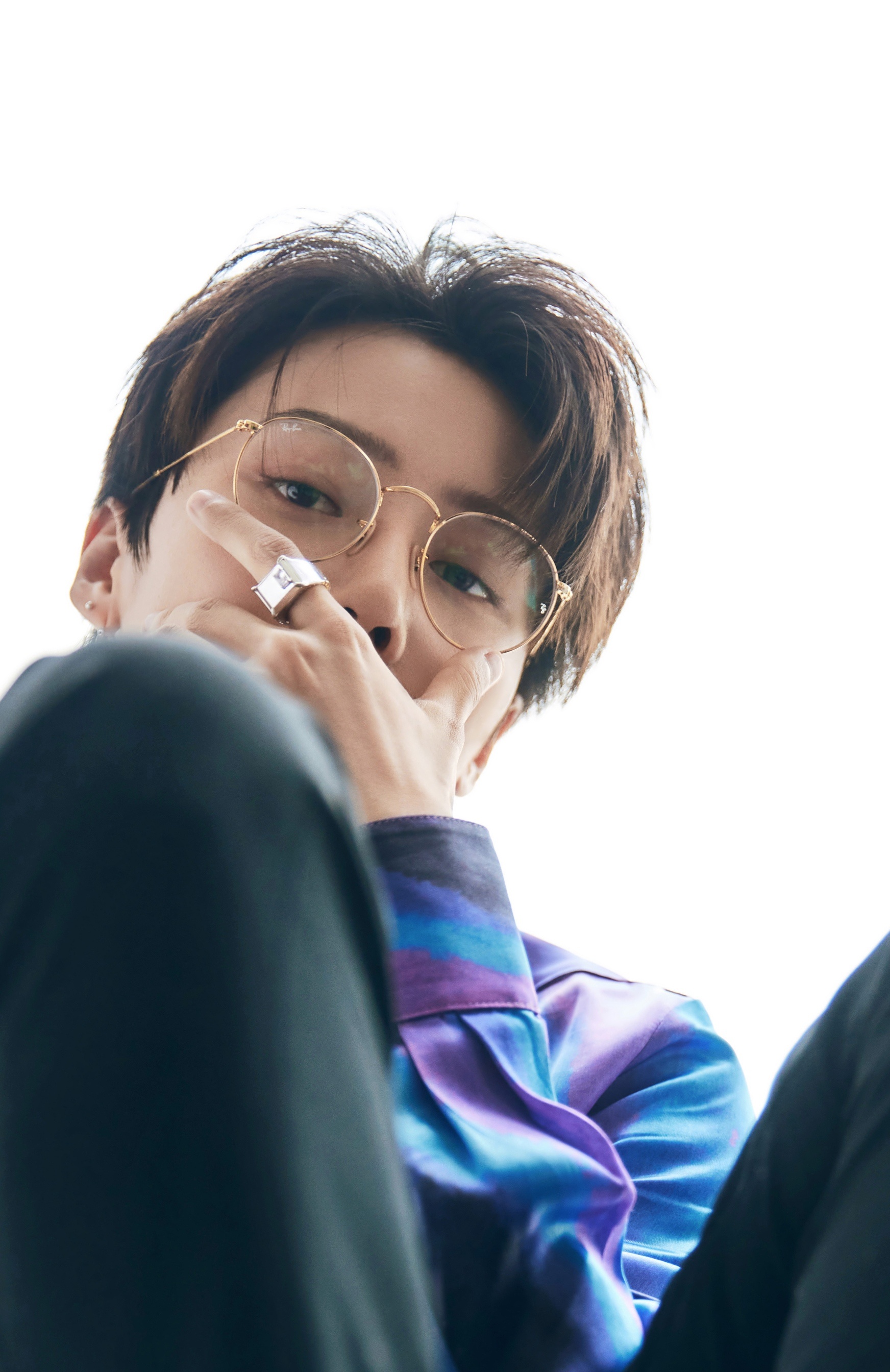 刘雨昕直播造型金丝边眼镜杀眼神直勾住了谁的心