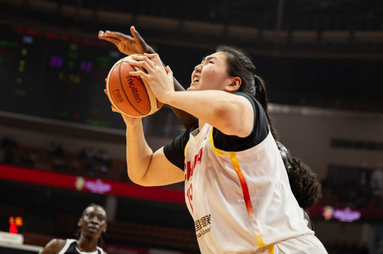 张子宇延续火热状态连续3场得分上双 中国女篮主场86-76击败南苏丹|北京女篮|球队|比赛|篮板|内线_手机新浪网