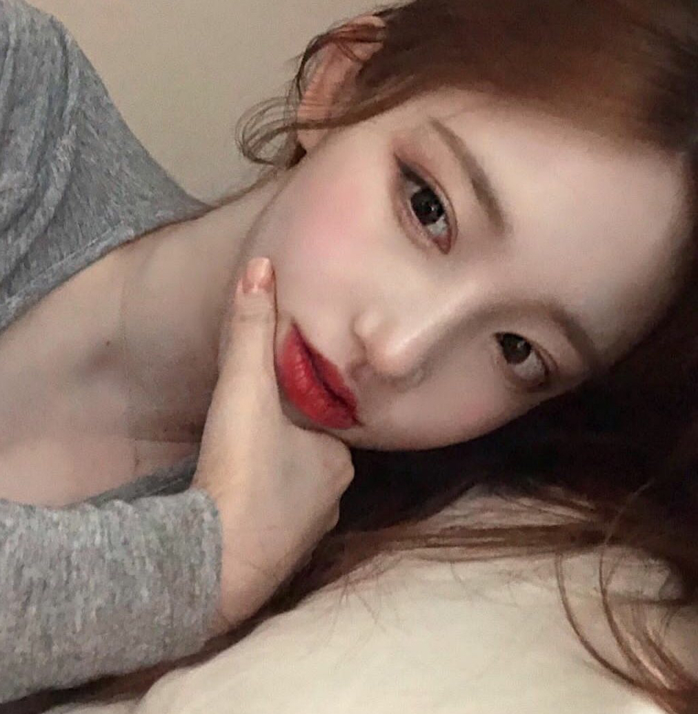 女生头像头像女无水印点赞变好看