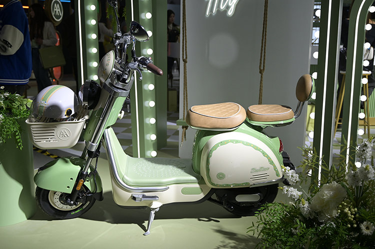 爱玛发布蛋蛋系列复古电动车以时尚色彩诠释经典美学