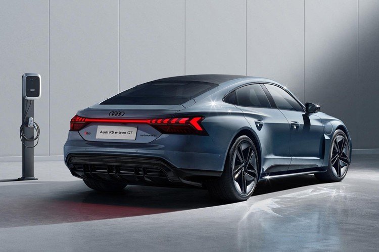 电动车里的超跑奥迪rsetrongt售14688万元