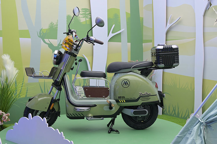 爱玛发布蛋蛋系列复古电动车以时尚色彩诠释经典美学