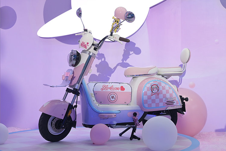 爱玛发布蛋蛋系列复古电动车以时尚色彩诠释经典美学