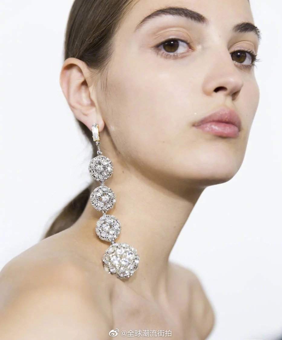 法国模特camille hurel,香奶奶的宠儿,颜值逆天……__财经头条