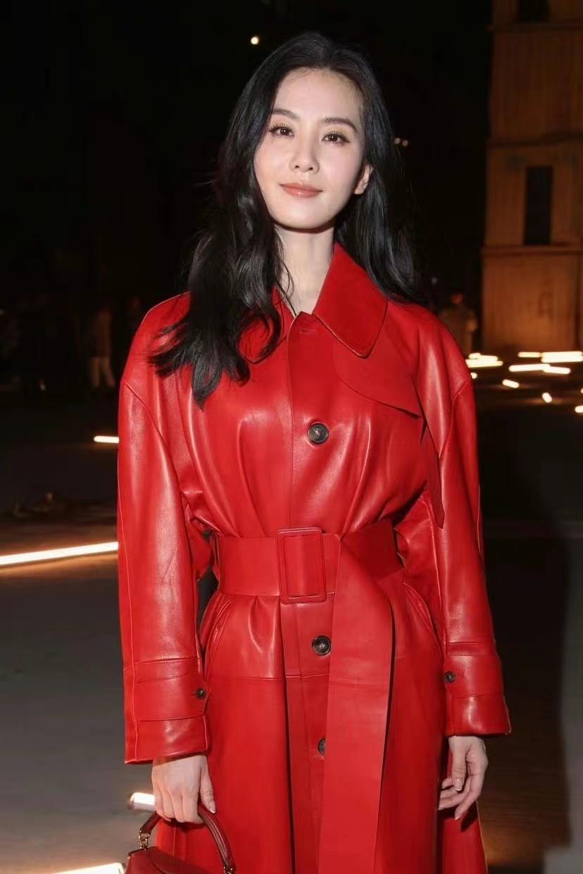 刘诗诗被品牌宠爱,穿搭一身红太亮眼