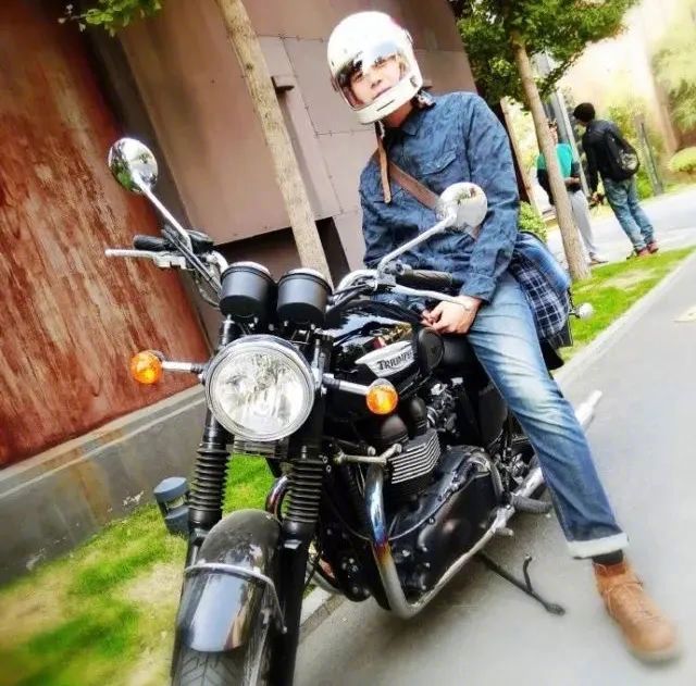 任贤齐与摩托同台,钱江重金加持还不够-新浪汽车