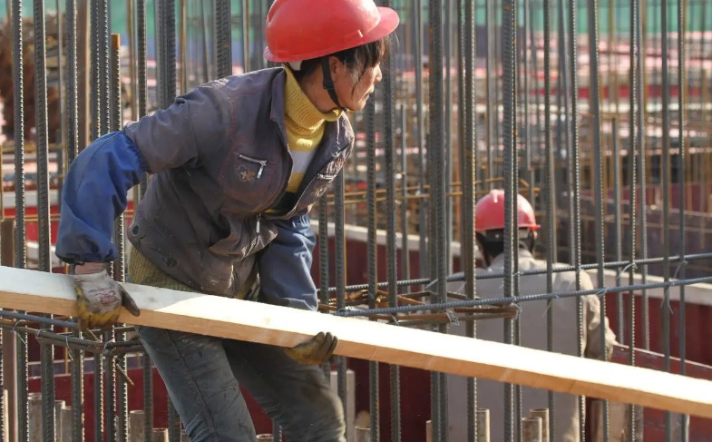 我去找在外地打工的老婆,看到她和5个男人同住后,我瞬间崩溃了休闲区蓝鸢梦想 - Www.slyday.coM 我去找在外地打工的老婆,看到她和5个男人同住后,我瞬间崩溃了休闲区蓝鸢梦想 - Www.slyday.coM