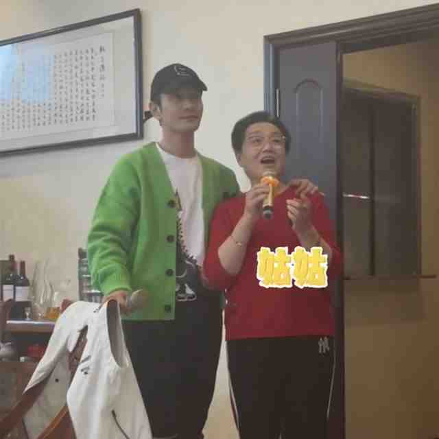 黄晓明开“家庭演唱会”!甜蜜揽姑姑唱歌,妈妈近照优雅歌声悠扬休闲区蓝鸢梦想 - Www.slyday.coM 黄晓明开“家庭演唱会”!甜蜜揽姑姑唱歌,妈妈近照优雅歌声悠扬休闲区蓝鸢梦想 - Www.slyday.coM