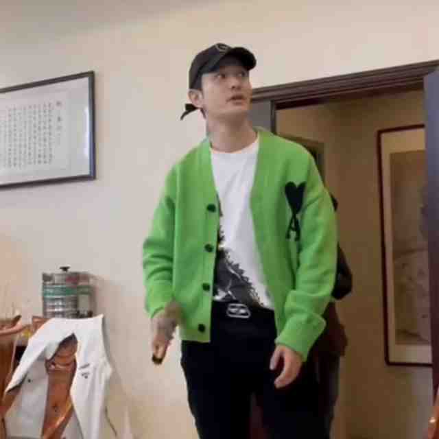 黄晓明开“家庭演唱会”!甜蜜揽姑姑唱歌,妈妈近照优雅歌声悠扬休闲区蓝鸢梦想 - Www.slyday.coM 黄晓明开“家庭演唱会”!甜蜜揽姑姑唱歌,妈妈近照优雅歌声悠扬休闲区蓝鸢梦想 - Www.slyday.coM