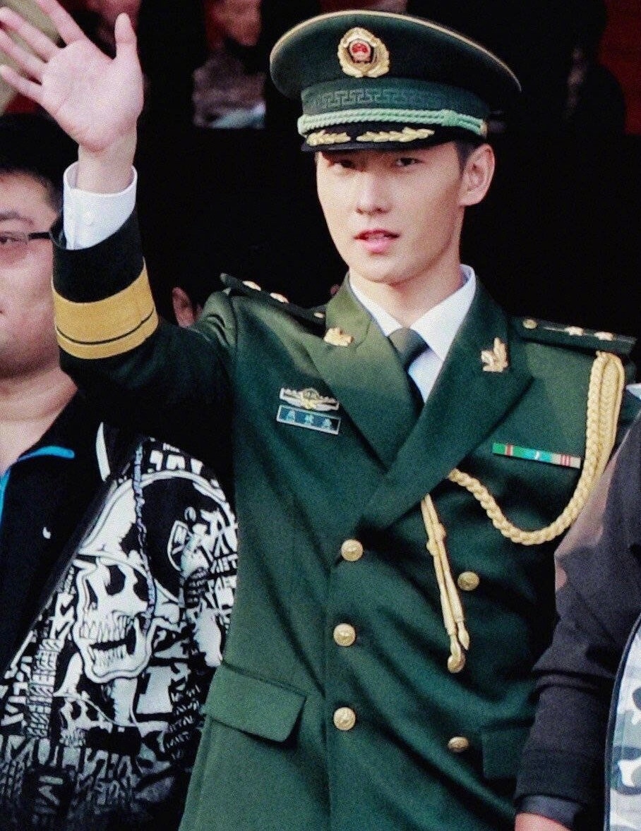 军装男神