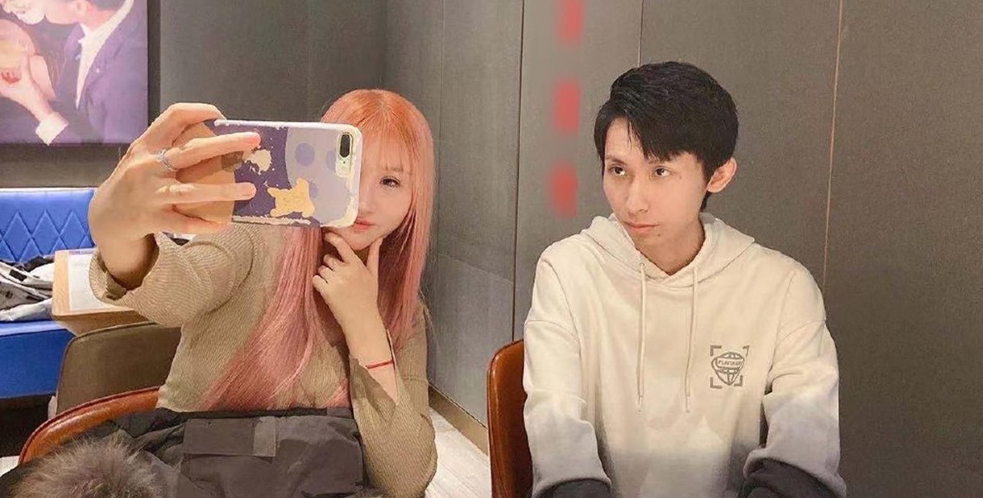 梦泪与女友拍短视频,梦嫂忘记开滤镜,看清真实颜值,粉丝懵了