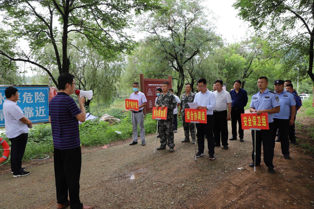 台儿庄区泥沟镇举行防溺水应急救援演练