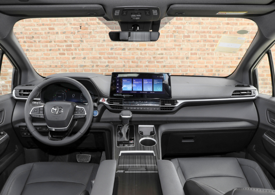 35万家用MPV怎么选?丰田赛那对比极氪009谁更强？