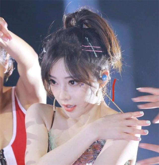 冯提莫彻底放飞自我?继泳装广告后,又化身睡衣女友玩“ASMR”休闲区蓝鸢梦想 - Www.slyday.coM 冯提莫彻底放飞自我?继泳装广告后,又化身睡衣女友玩“ASMR”休闲区蓝鸢梦想 - Www.slyday.coM